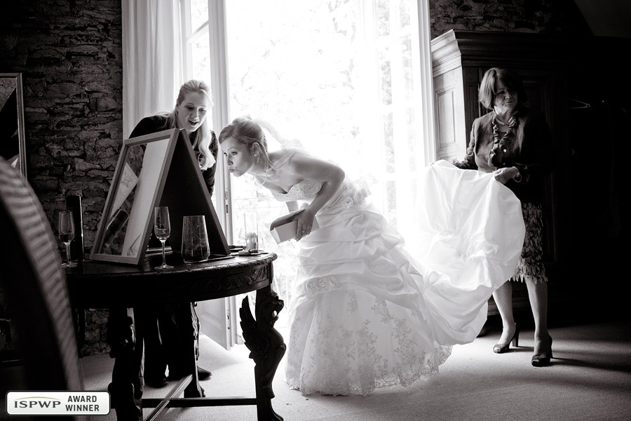 Wedding Photography Contest Winner - 1st Place: GETTING READY - Hochzeitsfotos-Deluxe
