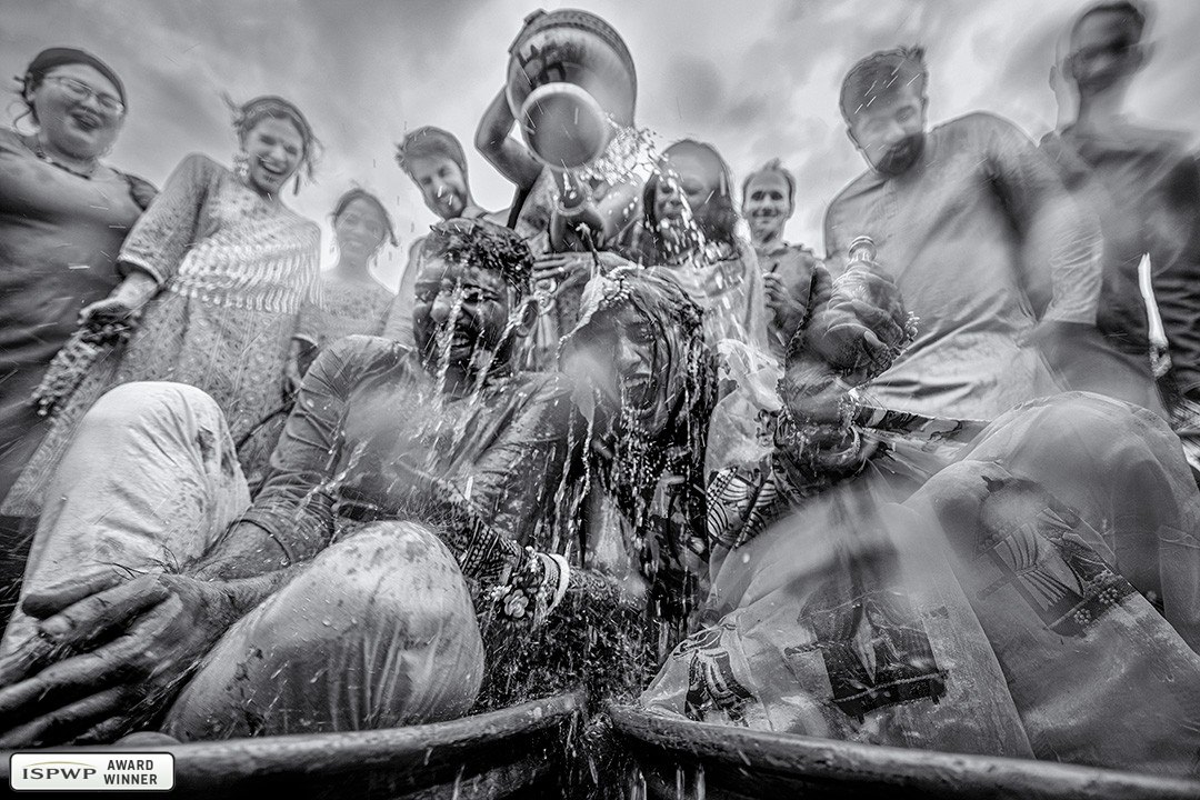 Kolkata, West Bengal, India Wedding Photographer - Charcoal & Vermillion