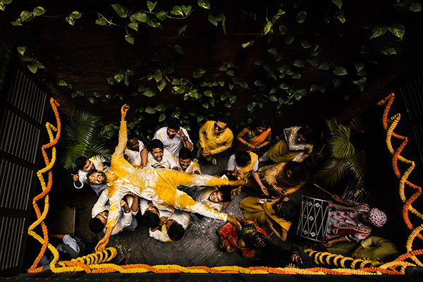 Kolkata, West Bengal, india Wedding Photographer - Charcoal & Vermillion