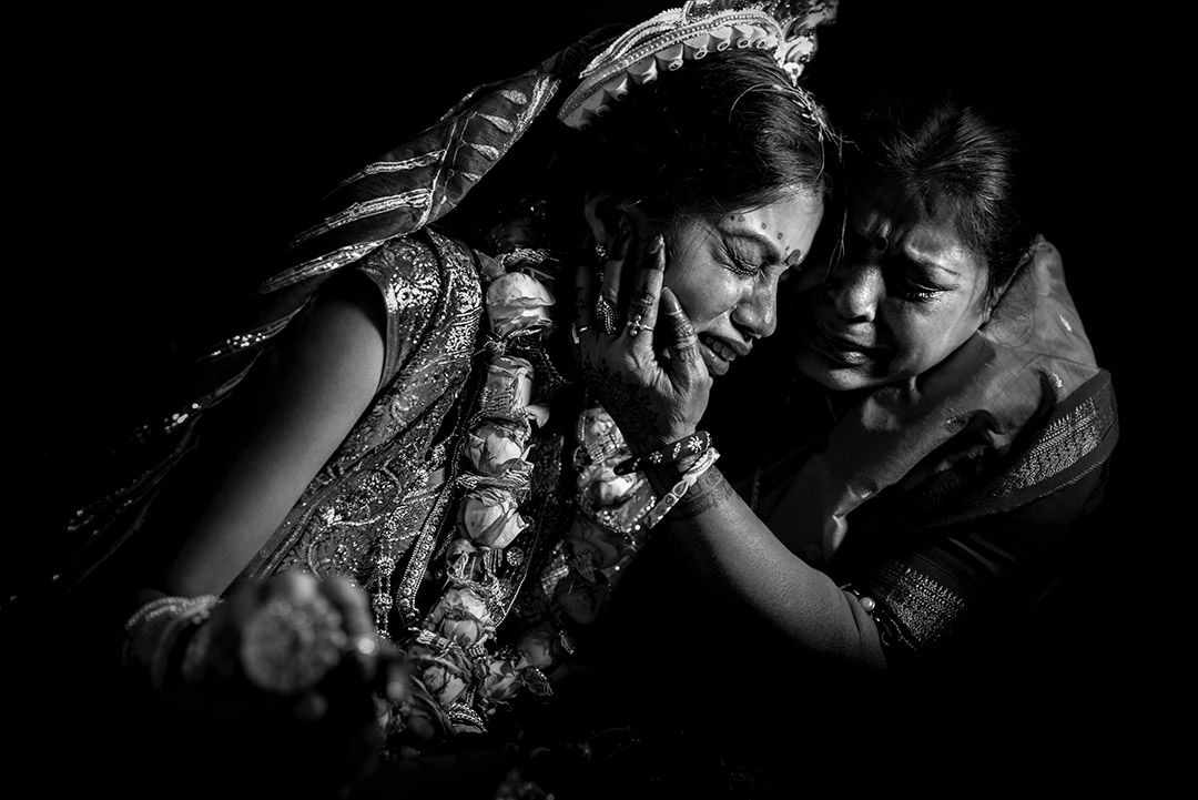 Kolkata, West Bengal, india Wedding Photographer - Charcoal & Vermillion